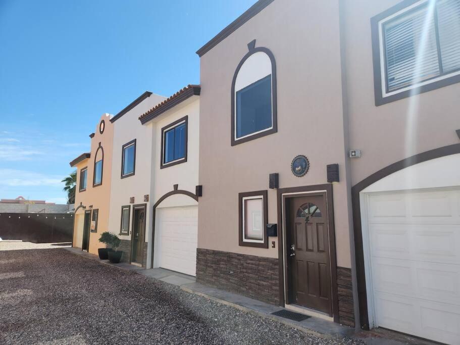 3 Bedroom Townhouse W Garage Blocks From The Beach 푸에르토페나스코 외부 사진